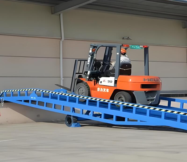 成都移动式卸货平台（叉车用）
